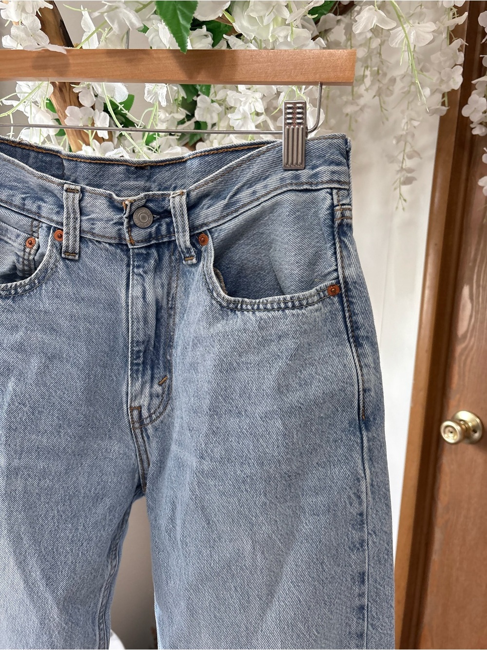 Levi's Straight-Leg 565 Jeans - Light Blue Wash - Picture 3 of 6